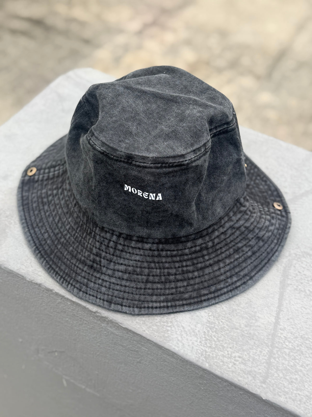 MORENA BLACK BUCKET HAT