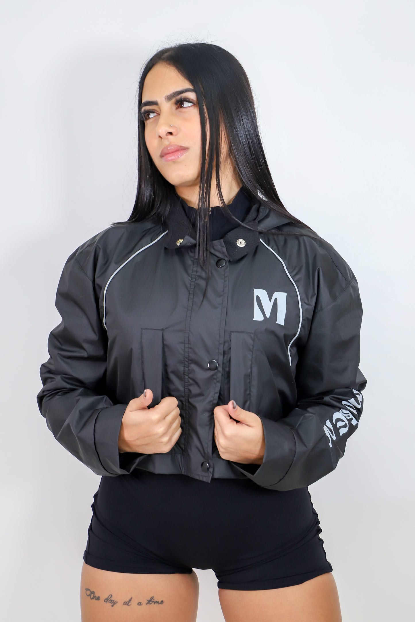 BLACK REFLECTIVE WINDBREAKER